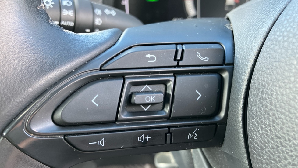 Toyota Yaris 1.5 Hybrid Design 5dr CVT Hybrid Hatchback - Image 35