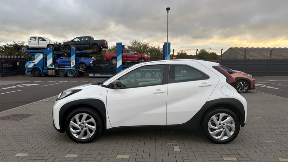 Toyota Aygo X 1.0 VVT-i Pure 5dr Petrol Hatchback - Image 24