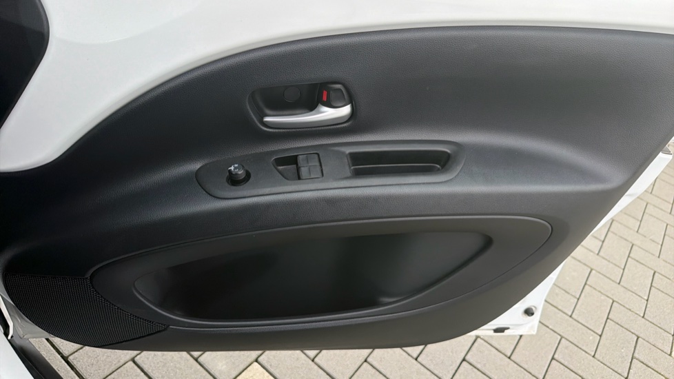 Toyota Aygo X 1.0 VVT-i Pure 5dr Petrol Hatchback - Image 40