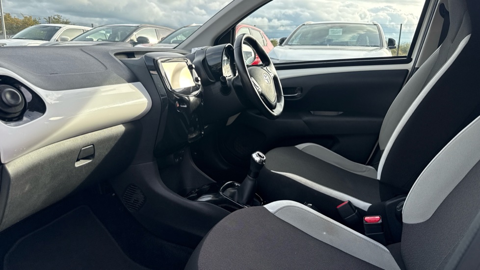 Toyota Aygo 1.0 VVT-i X-Style 5dr Petrol Hatchback - Image 5