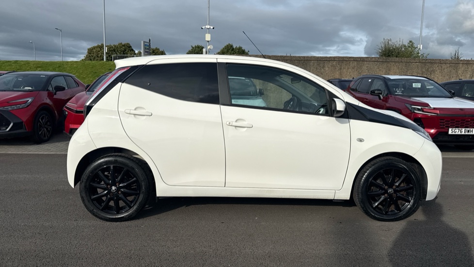 Toyota Aygo 1.0 VVT-i X-Style 5dr Petrol Hatchback - Image 23