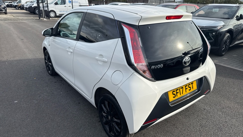 Toyota Aygo 1.0 VVT-i X-Style 5dr Petrol Hatchback - Image 31