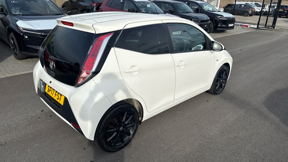 Toyota Aygo 1.0 VVT-i X-Style 5dr Petrol Hatchback - Image 33