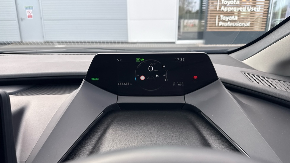 Toyota Prius 2.0 PHEV Design 5dr CVT Hatchback - Image 11