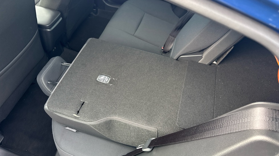 Toyota Prius 2.0 PHEV Design 5dr CVT Hatchback - Image 18
