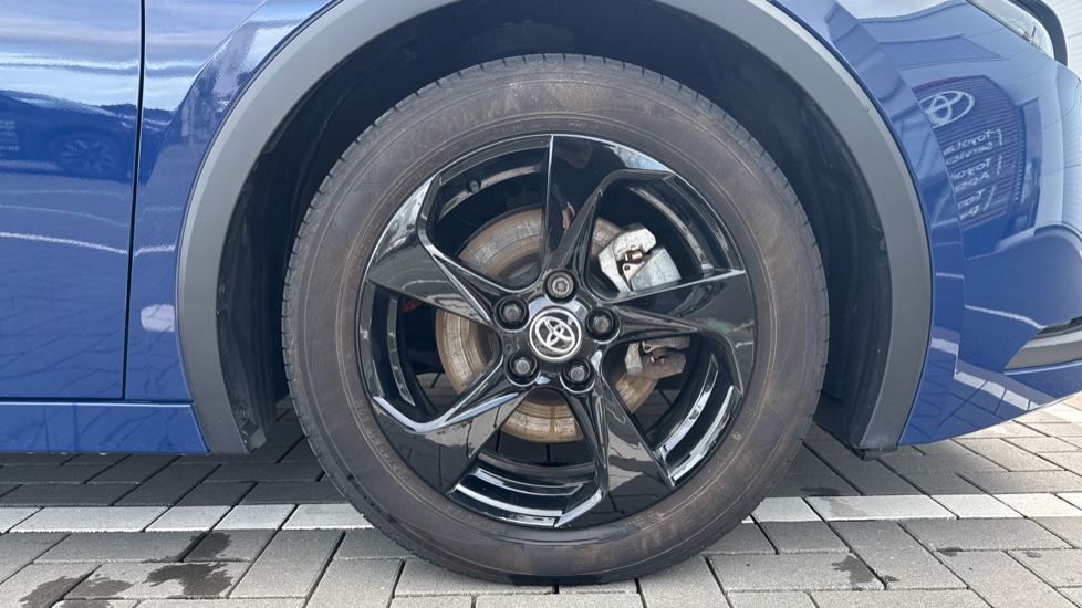 Toyota Prius 2.0 PHEV Design 5dr CVT Hatchback - Image 25