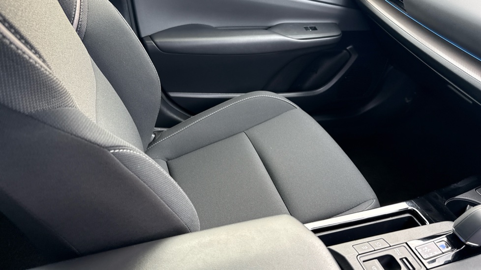 Toyota Prius 2.0 PHEV Design 5dr CVT Hatchback - Image 30