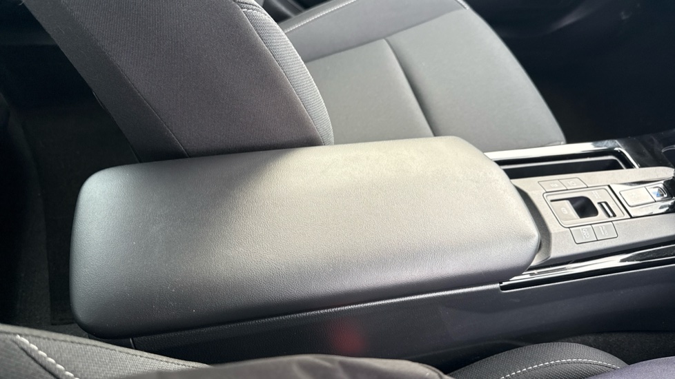 Toyota Prius 2.0 PHEV Design 5dr CVT Hatchback - Image 31