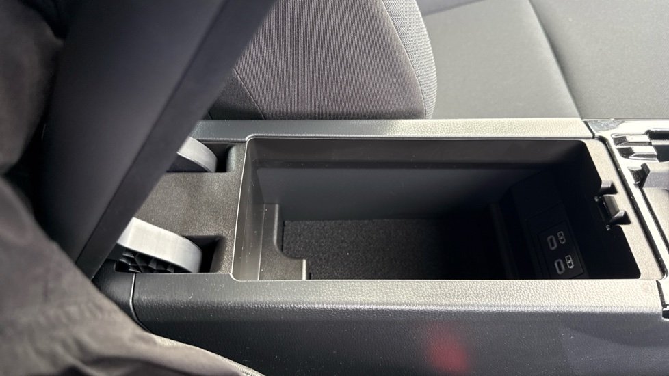 Toyota Prius 2.0 PHEV Design 5dr CVT Hatchback - Image 32