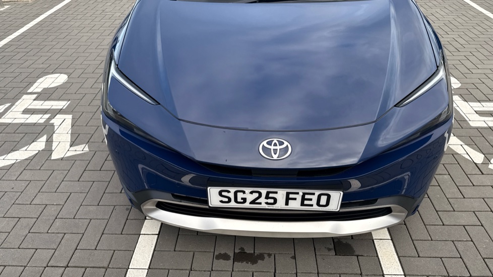 Toyota Prius 2.0 PHEV Design 5dr CVT Hatchback - Image 50