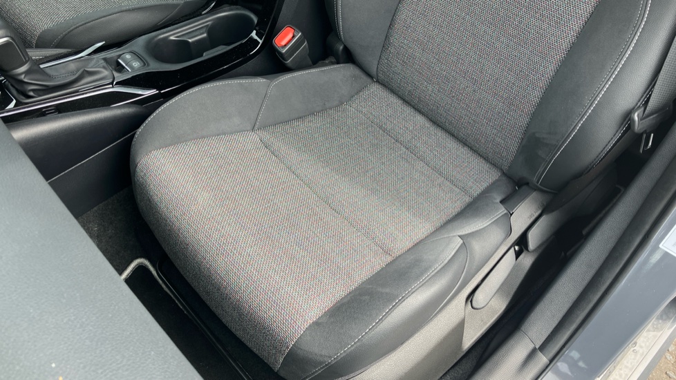 Toyota Corolla 1.8 Hybrid Design 5dr CVT Hybrid Hatchback - Image 17