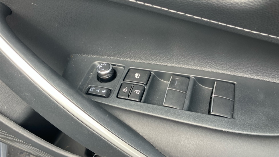 Toyota Corolla 1.8 Hybrid Design 5dr CVT Hybrid Hatchback - Image 29