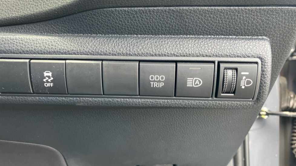 Toyota Corolla 1.8 Hybrid Design 5dr CVT Hybrid Hatchback - Image 30