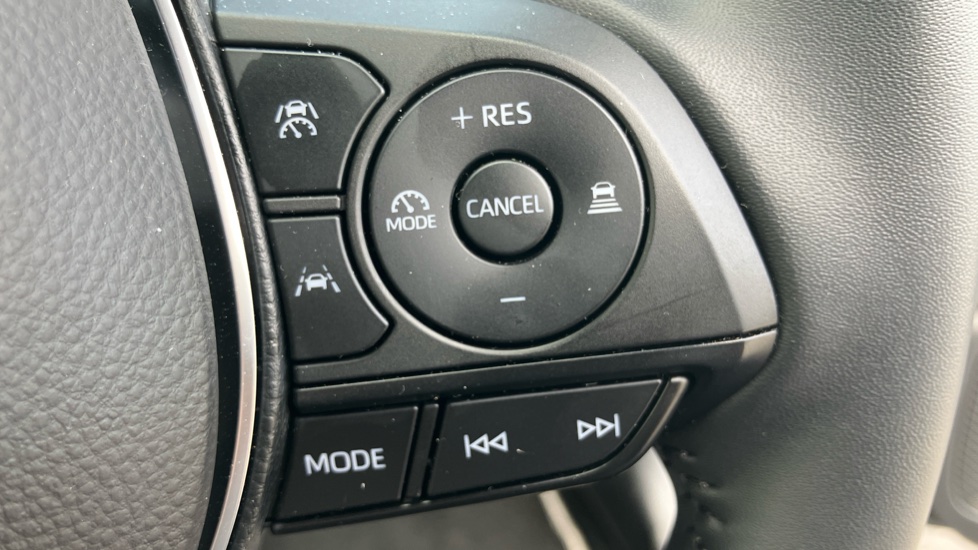 Toyota Corolla 1.8 Hybrid Design 5dr CVT Hybrid Hatchback - Image 32