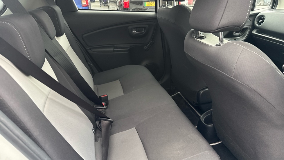 Toyota Yaris 1.5 VVT-i Design 5dr Petrol Hatchback - Image 8