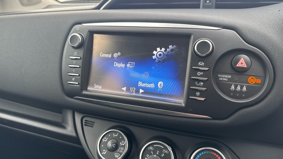 Toyota Yaris 1.5 VVT-i Design 5dr Petrol Hatchback - Image 9