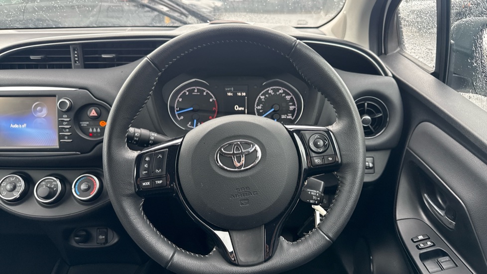 Toyota Yaris 1.5 VVT-i Design 5dr Petrol Hatchback - Image 10