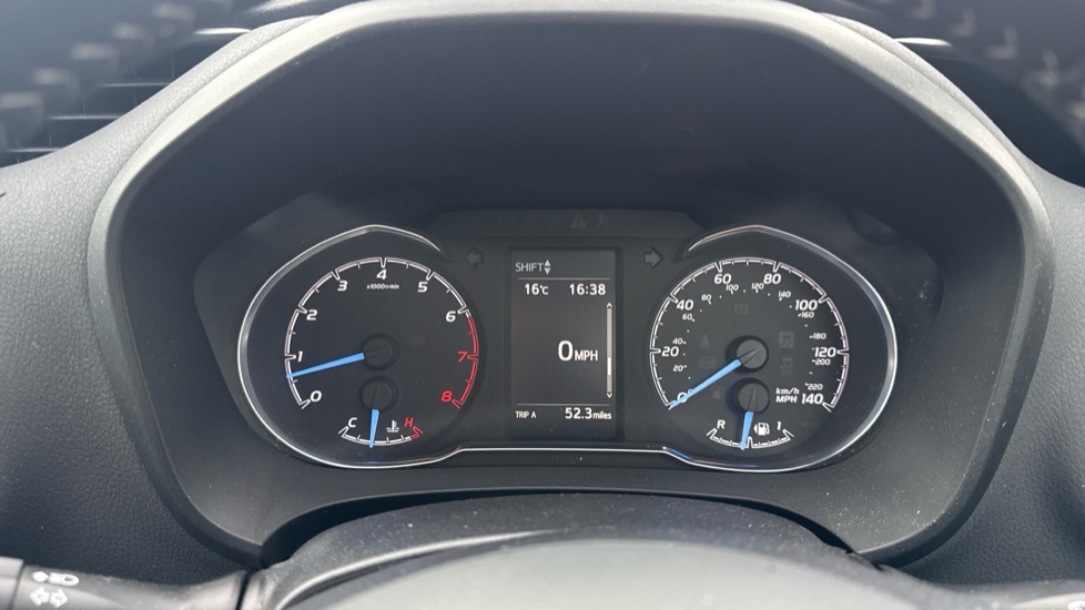 Toyota Yaris 1.5 VVT-i Design 5dr Petrol Hatchback - Image 11