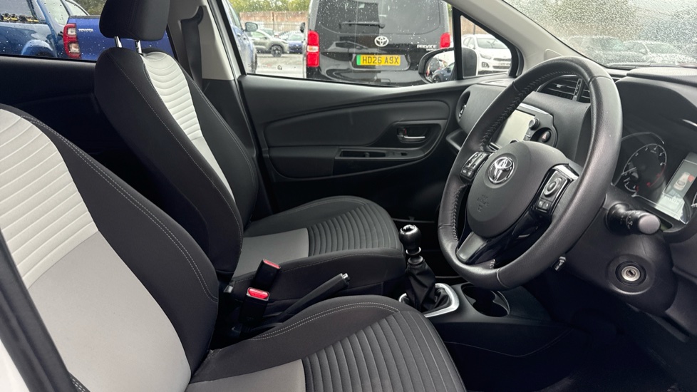 Toyota Yaris 1.5 VVT-i Design 5dr Petrol Hatchback - Image 12