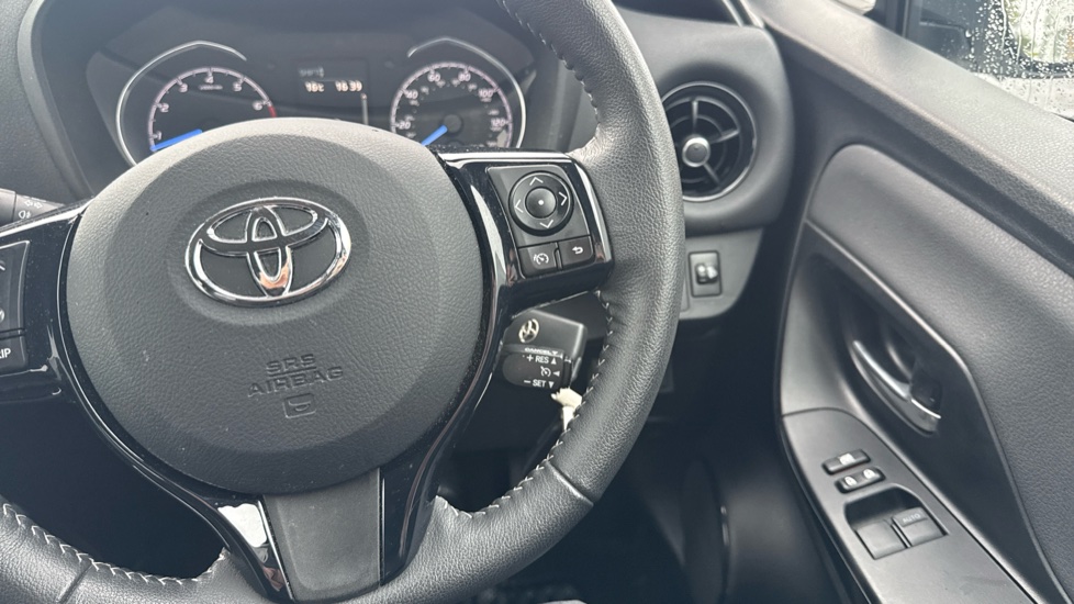Toyota Yaris 1.5 VVT-i Design 5dr Petrol Hatchback - Image 16