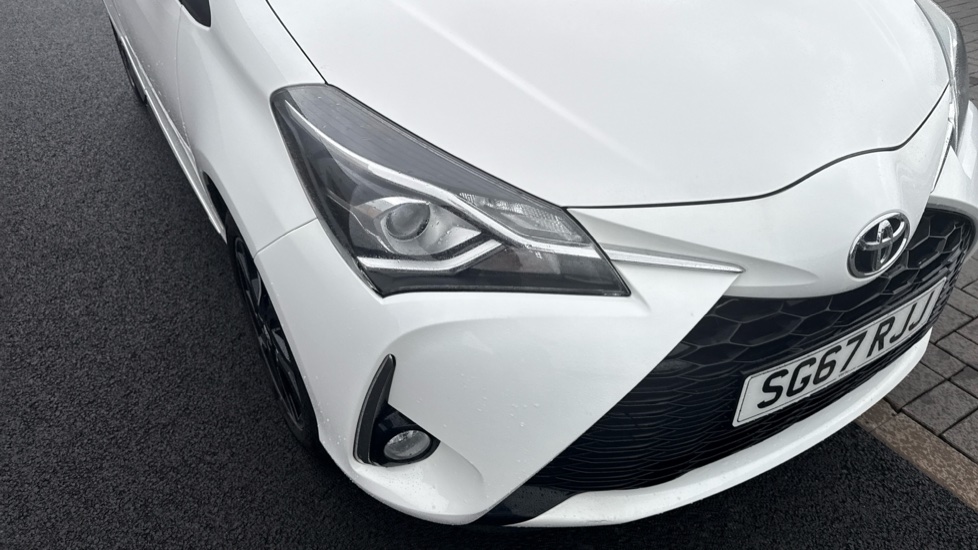 Toyota Yaris 1.5 VVT-i Design 5dr Petrol Hatchback - Image 20