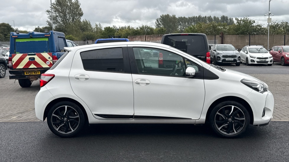 Toyota Yaris 1.5 VVT-i Design 5dr Petrol Hatchback - Image 23