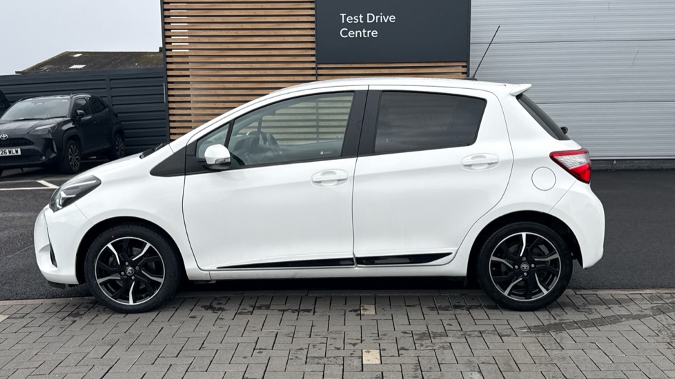 Toyota Yaris 1.5 VVT-i Design 5dr Petrol Hatchback - Image 24