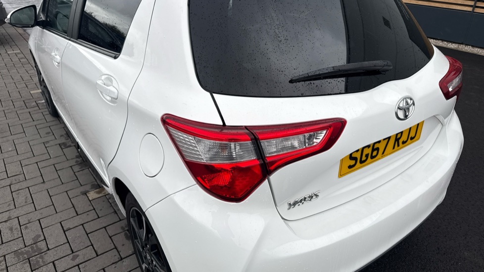 Toyota Yaris 1.5 VVT-i Design 5dr Petrol Hatchback - Image 29