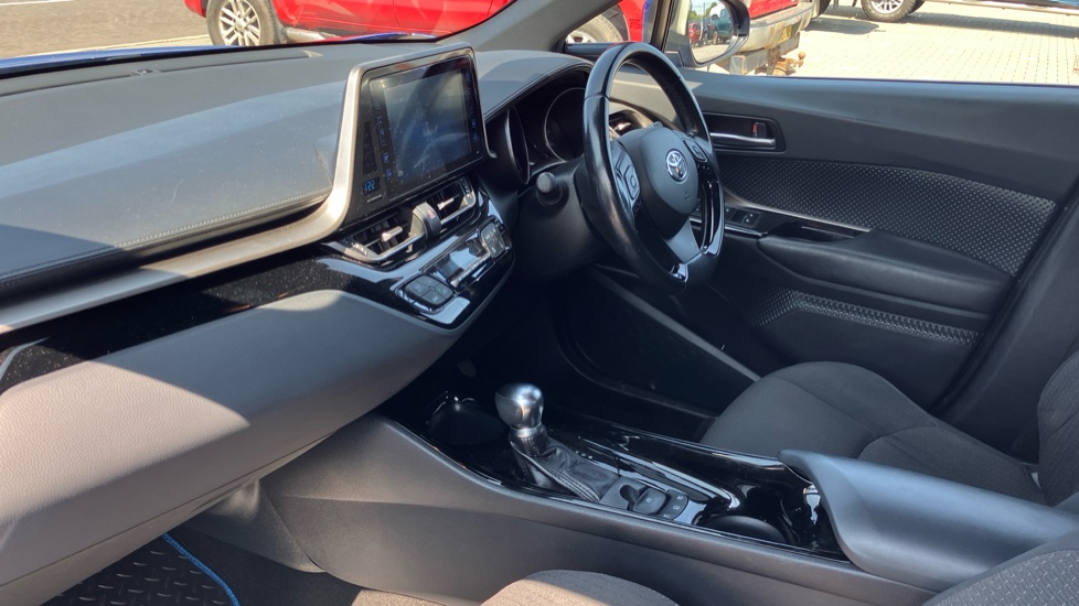 Toyota C-HR 1.8 Hybrid Design 5dr CVT Hybrid Hatchback - Image 5
