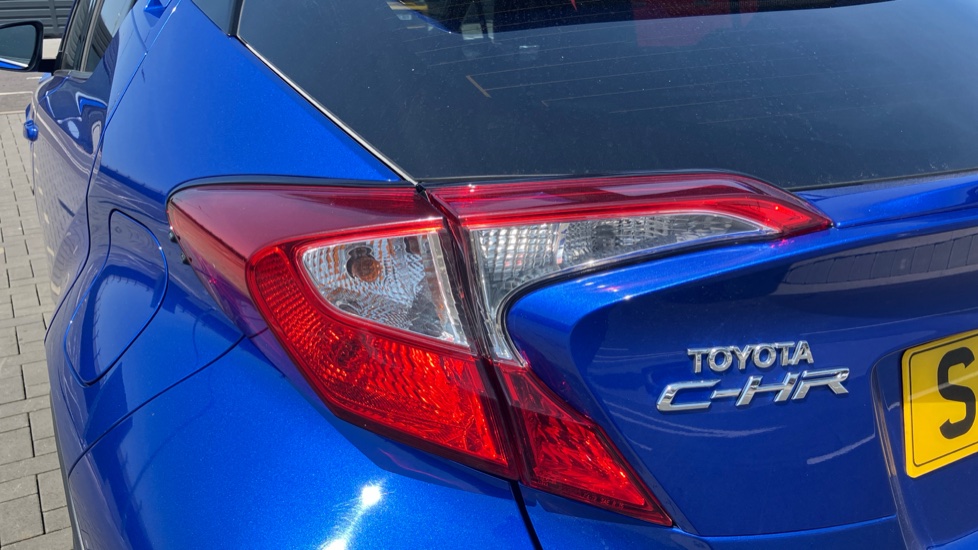 Toyota C-HR 1.8 Hybrid Design 5dr CVT Hybrid Hatchback - Image 21