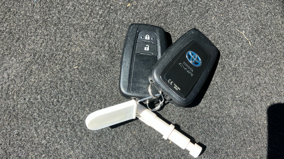 Toyota C-HR 1.8 Hybrid Design 5dr CVT Hybrid Hatchback - Image 28