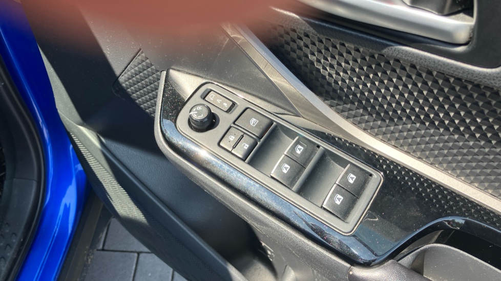 Toyota C-HR 1.8 Hybrid Design 5dr CVT Hybrid Hatchback - Image 29