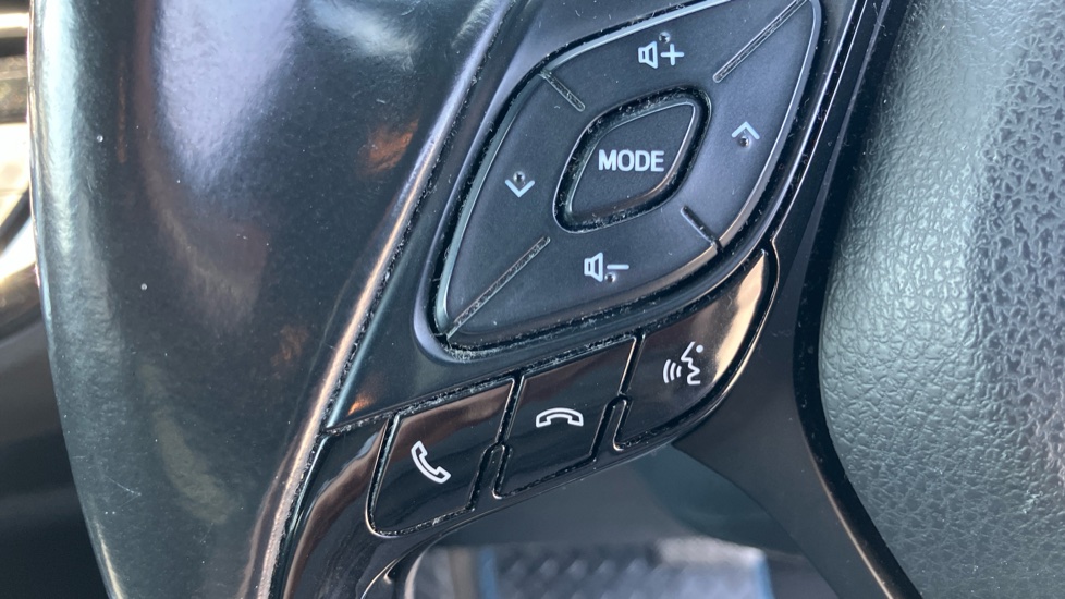 Toyota C-HR 1.8 Hybrid Design 5dr CVT Hybrid Hatchback - Image 32