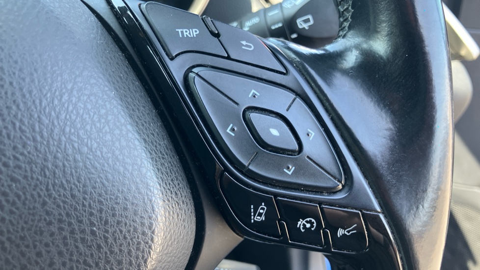 Toyota C-HR 1.8 Hybrid Design 5dr CVT Hybrid Hatchback - Image 33