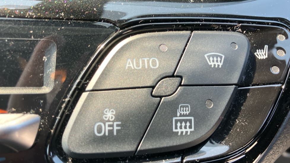 Toyota C-HR 1.8 Hybrid Design 5dr CVT Hybrid Hatchback - Image 34