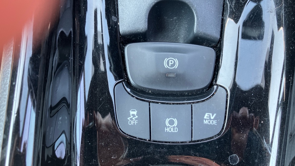 Toyota C-HR 1.8 Hybrid Design 5dr CVT Hybrid Hatchback - Image 35