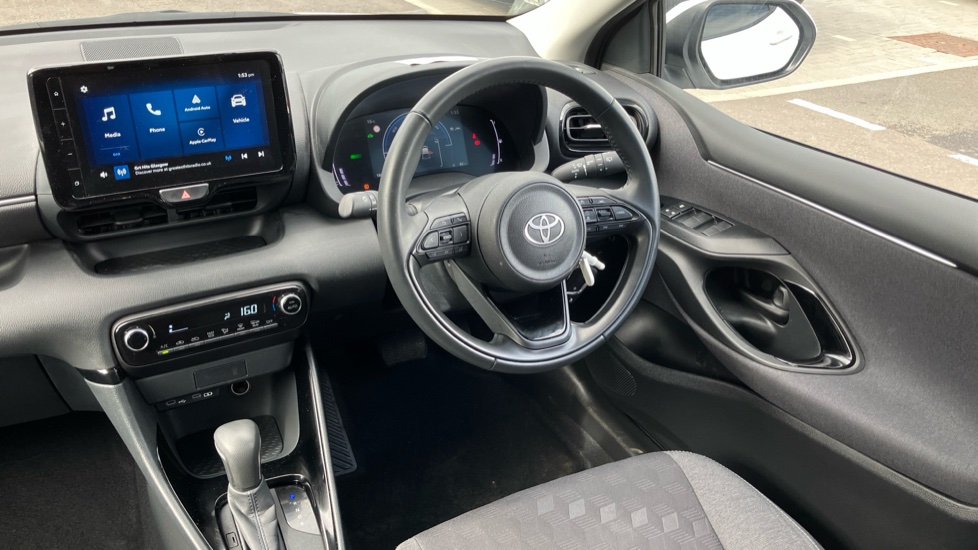 Toyota Yaris 1.5 Hybrid Design 5dr CVT Hybrid Hatchback - Image 7