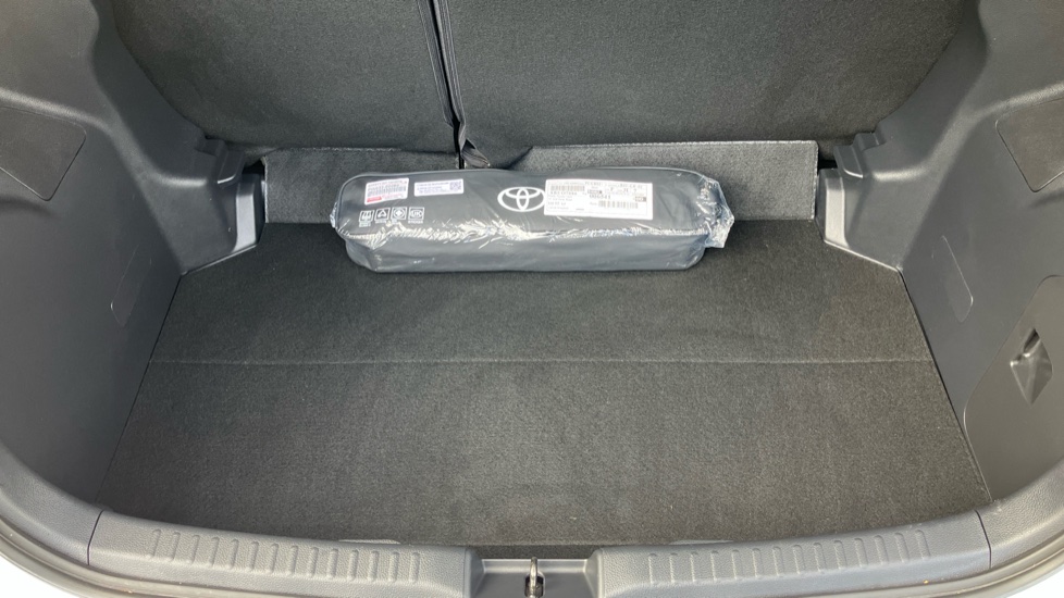 Toyota Yaris 1.5 Hybrid Design 5dr CVT Hybrid Hatchback - Image 13