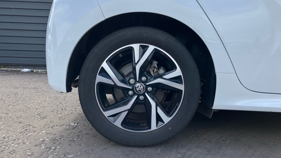 Toyota Yaris 1.5 Hybrid Design 5dr CVT Hybrid Hatchback - Image 25