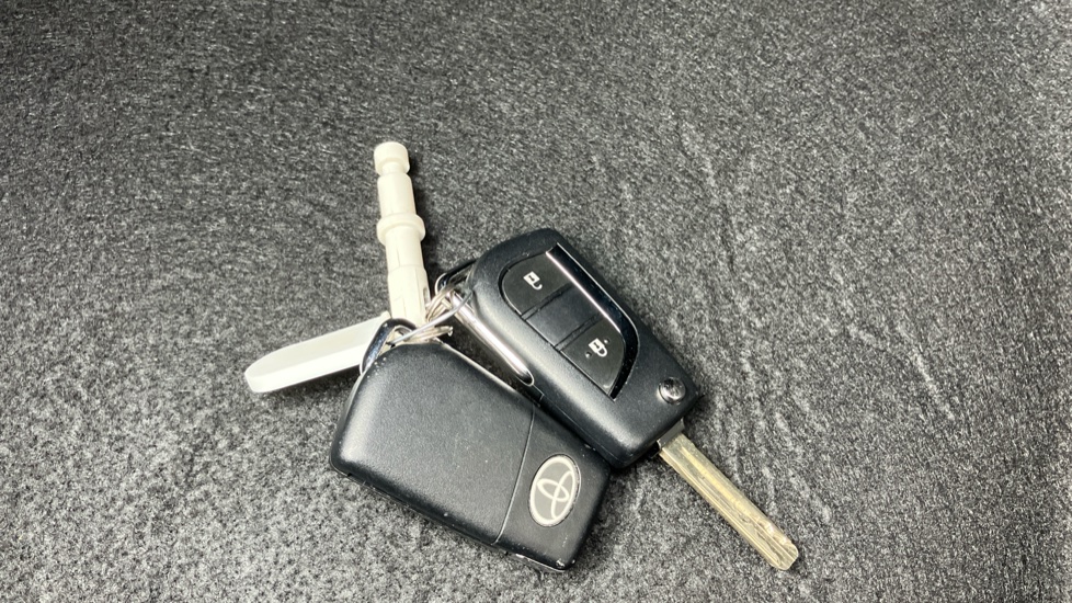 Toyota Yaris 1.5 Hybrid Design 5dr CVT Hybrid Hatchback - Image 28