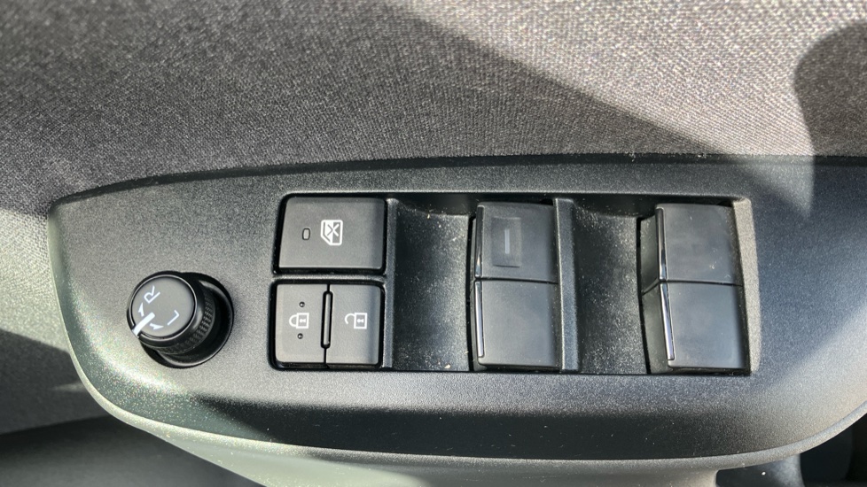 Toyota Yaris 1.5 Hybrid Design 5dr CVT Hybrid Hatchback - Image 31