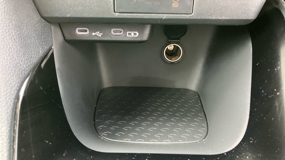 Toyota Yaris 1.5 Hybrid Design 5dr CVT Hybrid Hatchback - Image 38