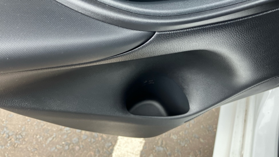 Toyota Yaris 1.5 Hybrid Design 5dr CVT Hybrid Hatchback - Image 43