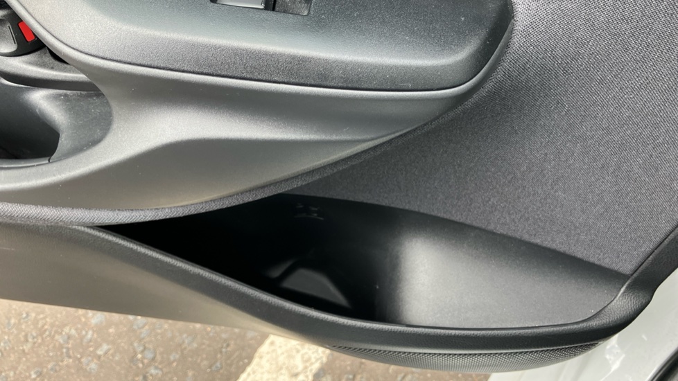 Toyota Yaris 1.5 Hybrid Design 5dr CVT Hybrid Hatchback - Image 44
