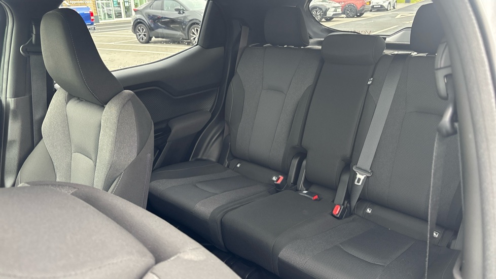 Toyota Urbancruiser 128kW Design 61kWh 5dr Auto Electric Estate - Image 53