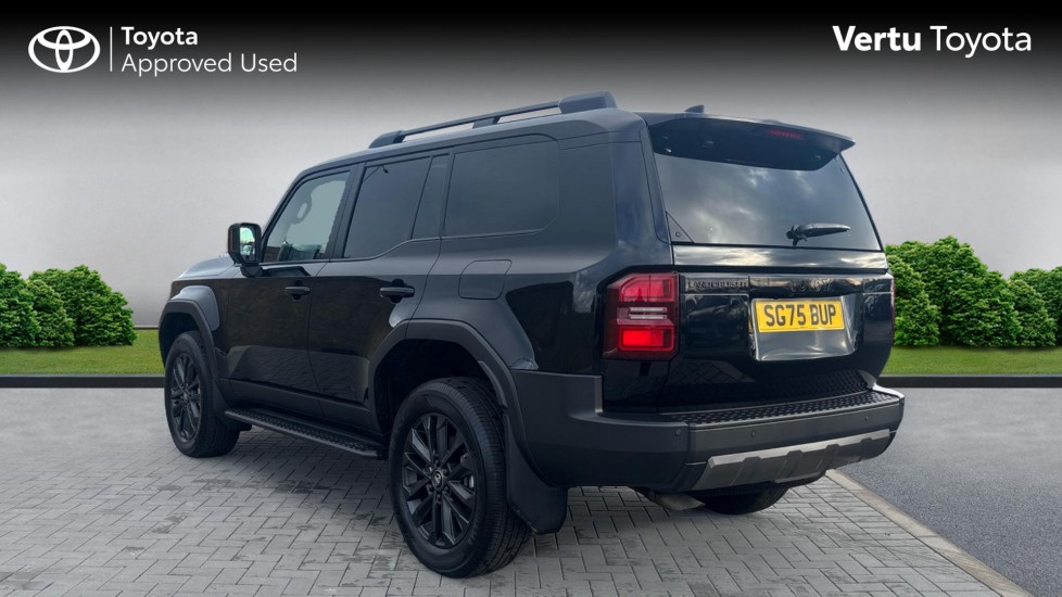 Toyota Land Cruiser 2.8 D-4D 48V 205 Invincible 5dr Auto [Pan Rf/5 St] Diesel Station Wagon - Image 4