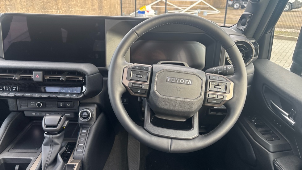 Toyota Land Cruiser 2.8 D-4D 48V 205 Invincible 5dr Auto [Pan Rf/5 St] Diesel Station Wagon - Image 6