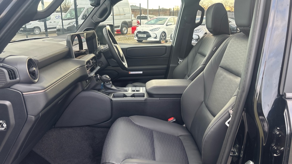 Toyota Land Cruiser 2.8 D-4D 48V 205 Invincible 5dr Auto [Pan Rf/5 St] Diesel Station Wagon - Image 10