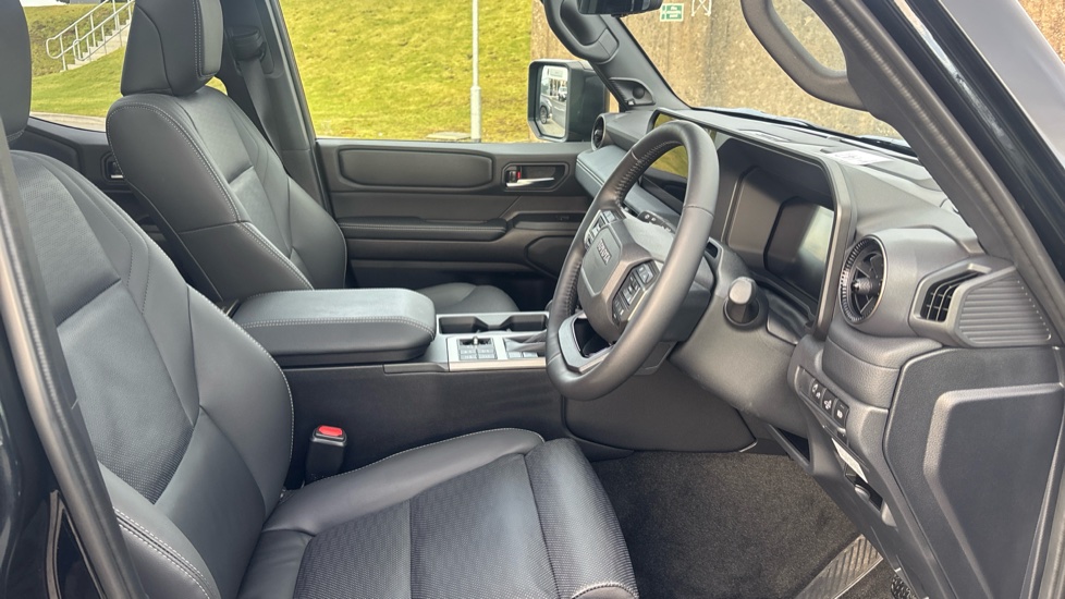 Toyota Land Cruiser 2.8 D-4D 48V 205 Invincible 5dr Auto [Pan Rf/5 St] Diesel Station Wagon - Image 11