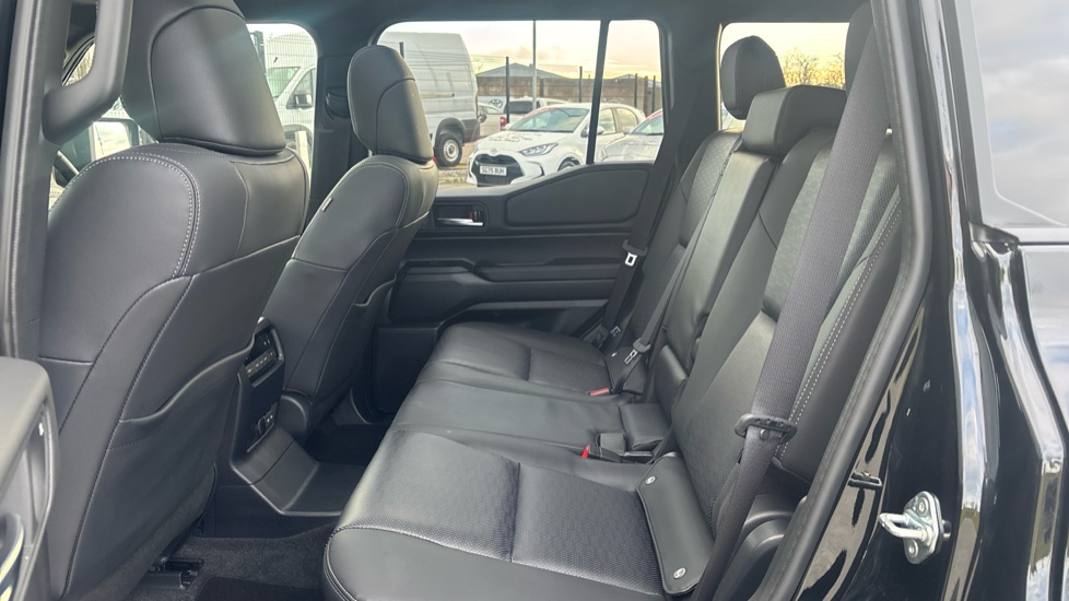 Toyota Land Cruiser 2.8 D-4D 48V 205 Invincible 5dr Auto [Pan Rf/5 St] Diesel Station Wagon - Image 13